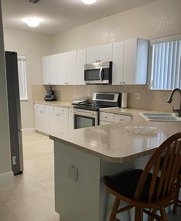 3 bed, 2.0 bath, 1632 sqft, $4,200 — Photo 2