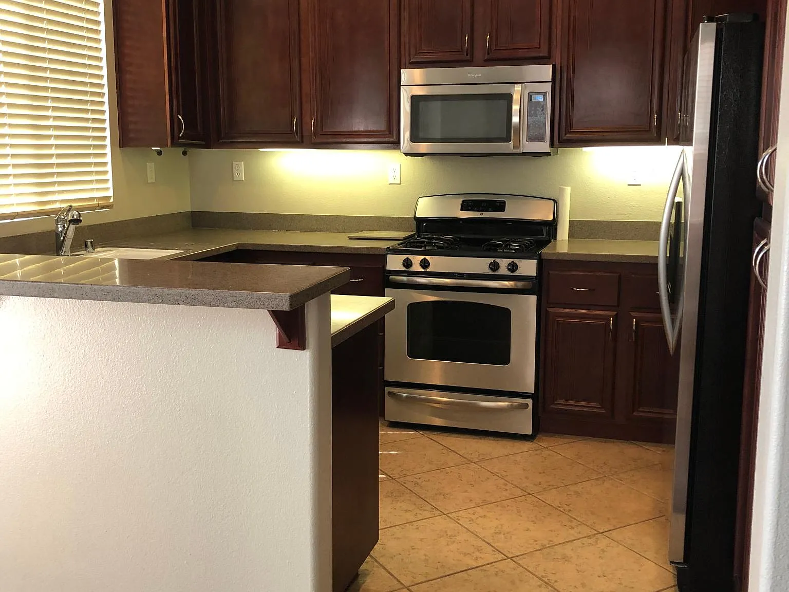 3 bed, 2.5 bath, 1442 sqft, $3,000 — Photo 2