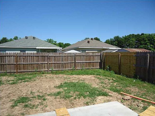 2nd image of 209 Bottle Brush Ln