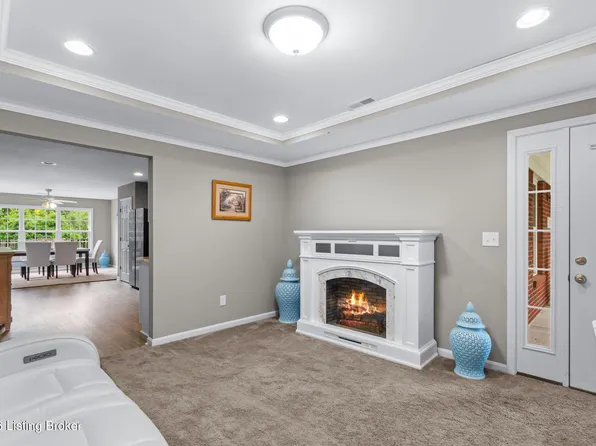 7320 Fox Hollow Way, Louisville, KY 40228