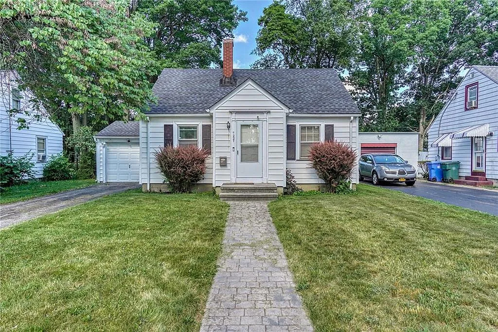 227 Oakwood Rd photo 1