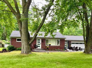 9068 Clover Dr, Temperance, MI 48182