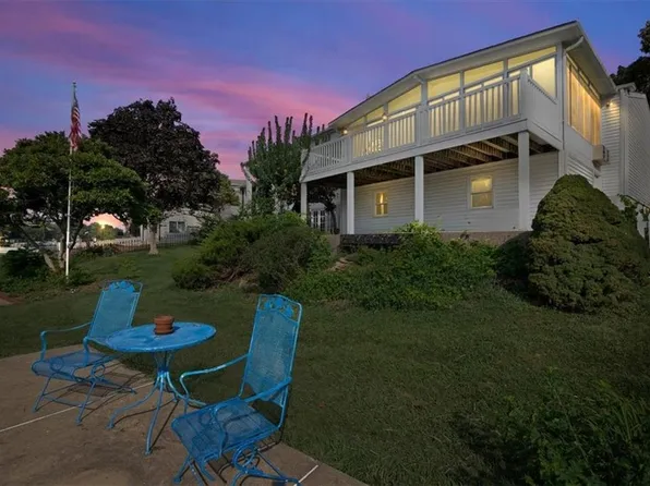 41 Dockside Dr, Lake Tapawingo, MO 64015