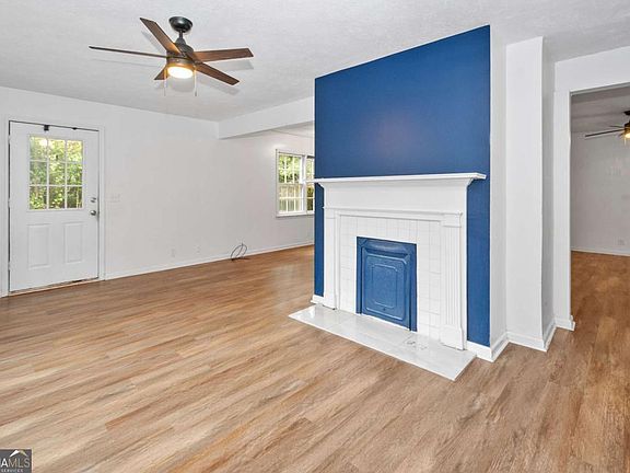 3rd image of 209 N Lee St