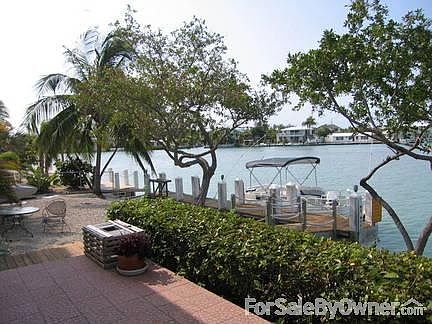 50 FT. DOCK INCLUDES STEP-DOWN AREA
						:
						BEAUTIFUL WATER VIEWS OF SHELTER BAY