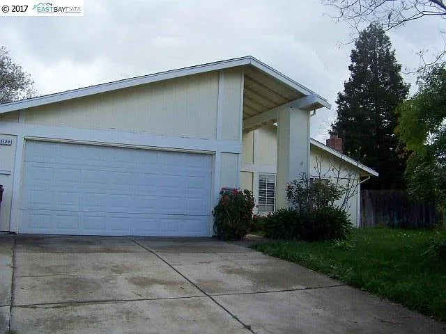 1120 Bond Ct photo 1