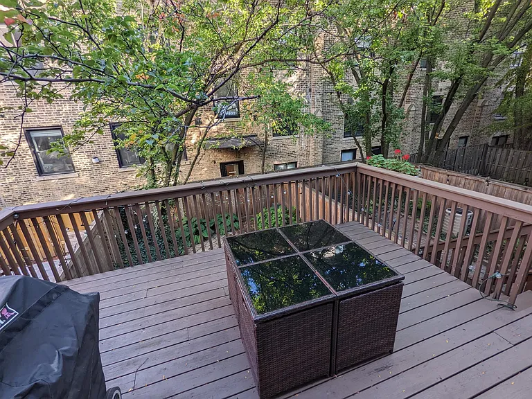 1208 W Fletcher St — Photo 24