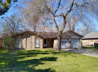 628 Seminole Dr, Kemah, TX 77565