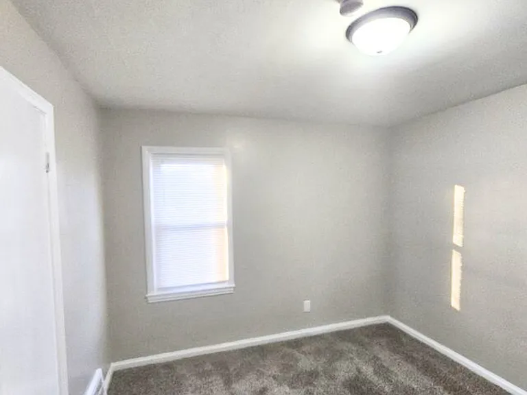 10803 Roxbury St — Photo 9