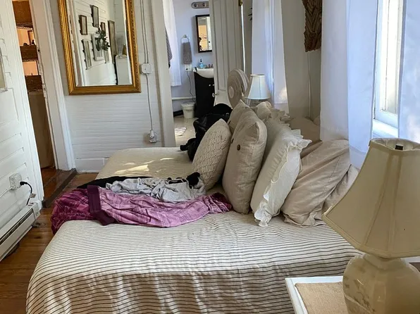 27 S Market St, 27 S Market St APT 8, Staunton, VA 24401