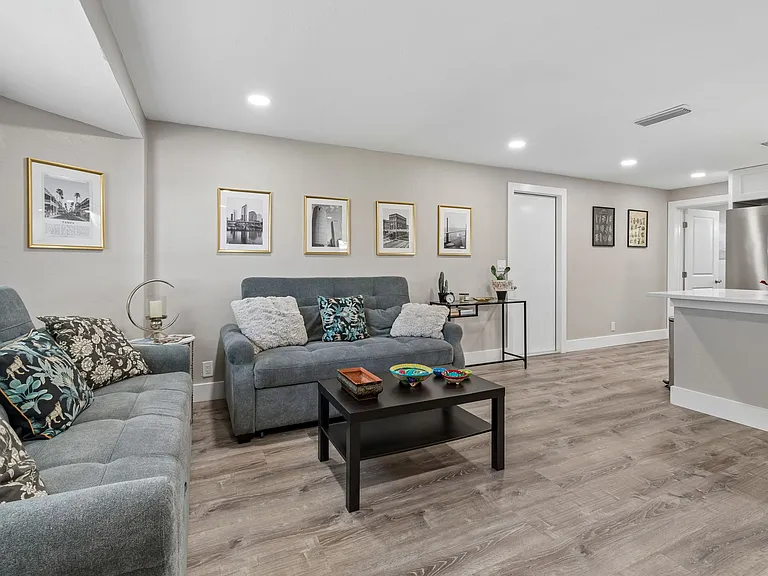 4906 W Cleveland St — Photo 16