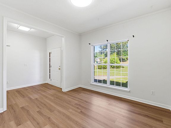 3rd image of 930 Cannock Street