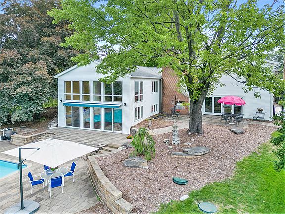 5th image of 3879 Keeweenaw Dr NE