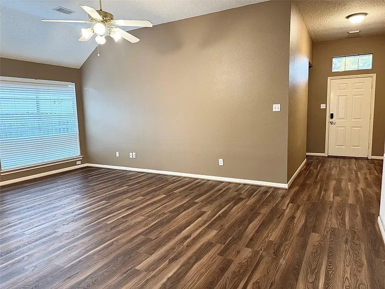 4006 Hunnington Dr — Photo 22