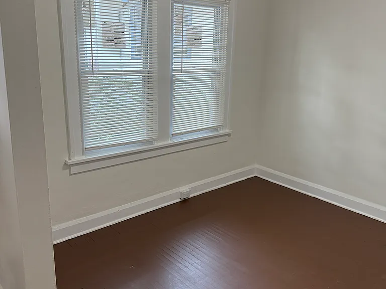 929 N Chester Ave — Photo 10