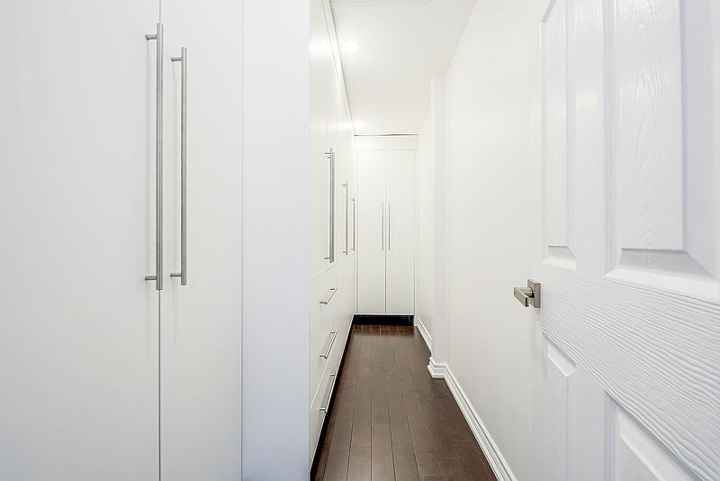 Toronto House for rent - 4 Bedrooms — photo 2