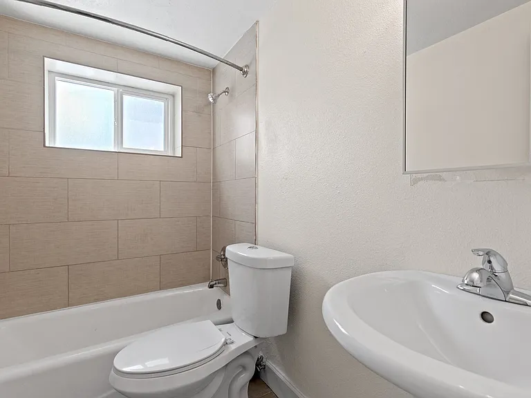 Lincoln Park Apartments — Photo 7