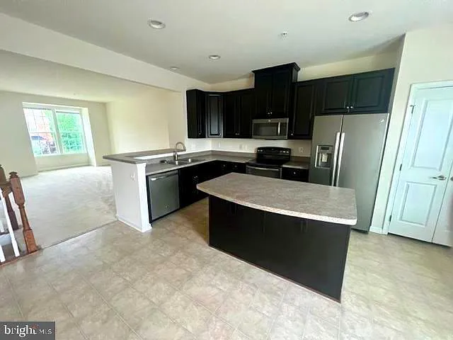 3 bed, 2.5 bath, 2172 sqft, $2,800 — Photo 3