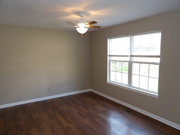 5th image of 45 Ashwood Ct APT 10