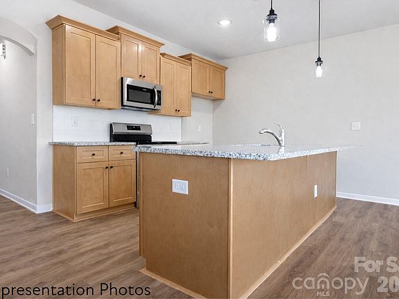 5th image of 5953 Wallace Ave