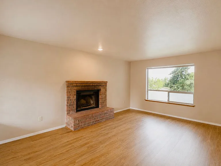 905 51st St NE — Photo 5