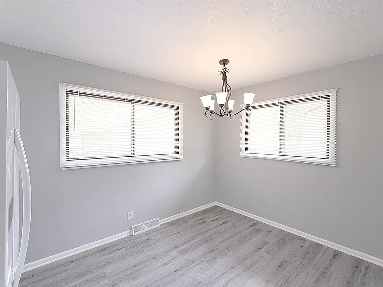 1025 Kent St — Photo 12