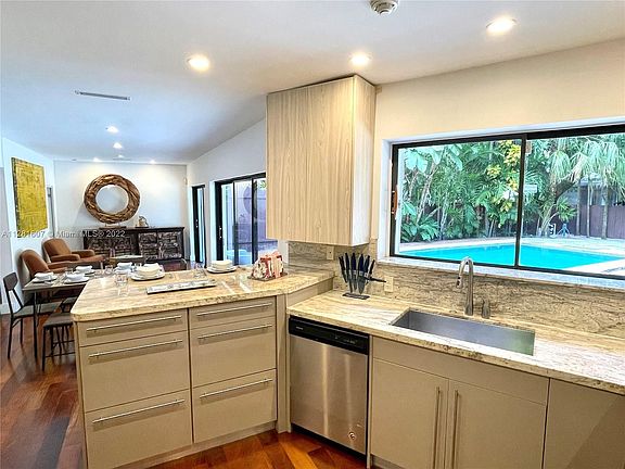 5th image of 4165 Poinciana Ave