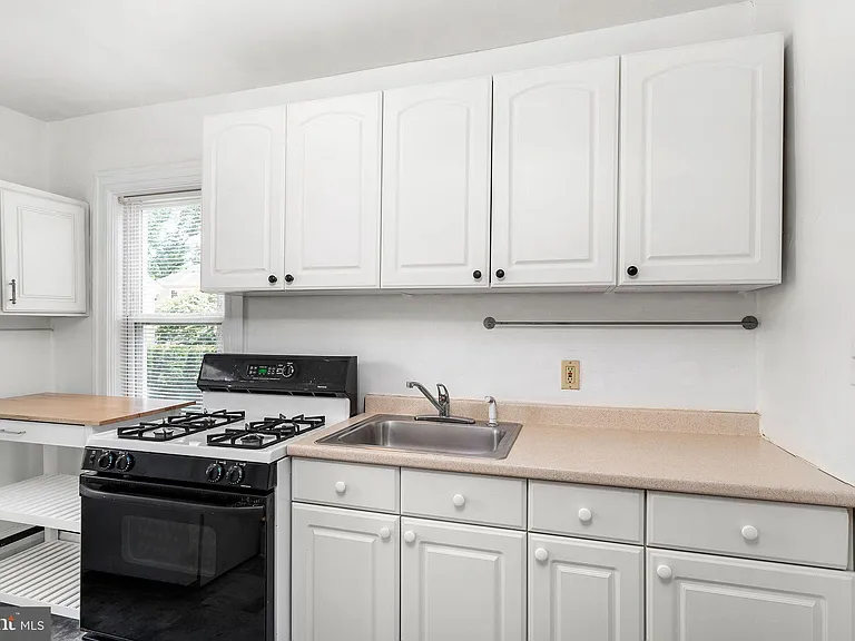 69 Pine St #2 — Photo 6