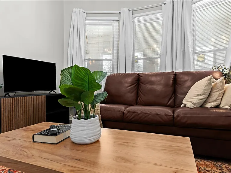558 Marston St #1 — Photo 5