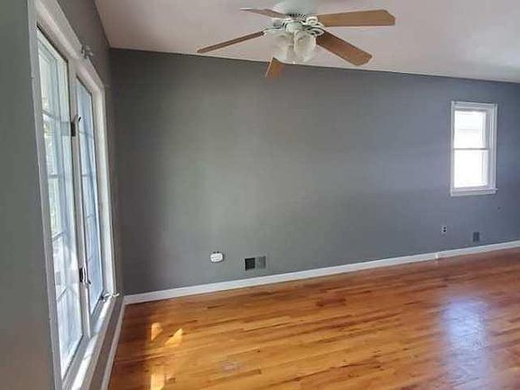 2nd image of 23 Blue Heron Dr Floor 2
