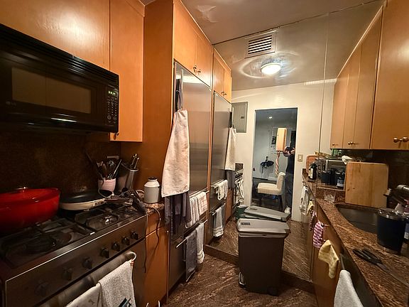 3rd image of 166 E 63rd St APT 4E