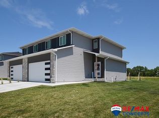900 Titan Dr, Hickman, NE 68372