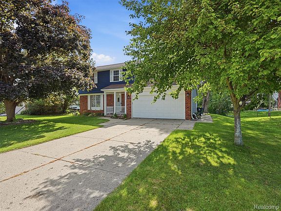 3rd image of 3330 Blasser Dr