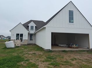 204 Benson Grove Dr, Youngsville, LA 70592