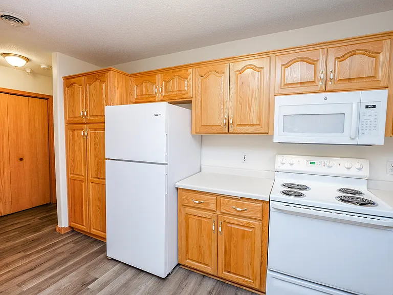 Oak Pointe Townhomes — Photo 11