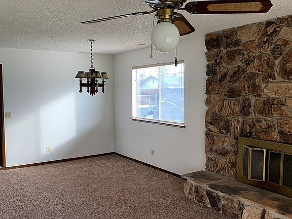 3rd image of 501 W Magnolia Ave