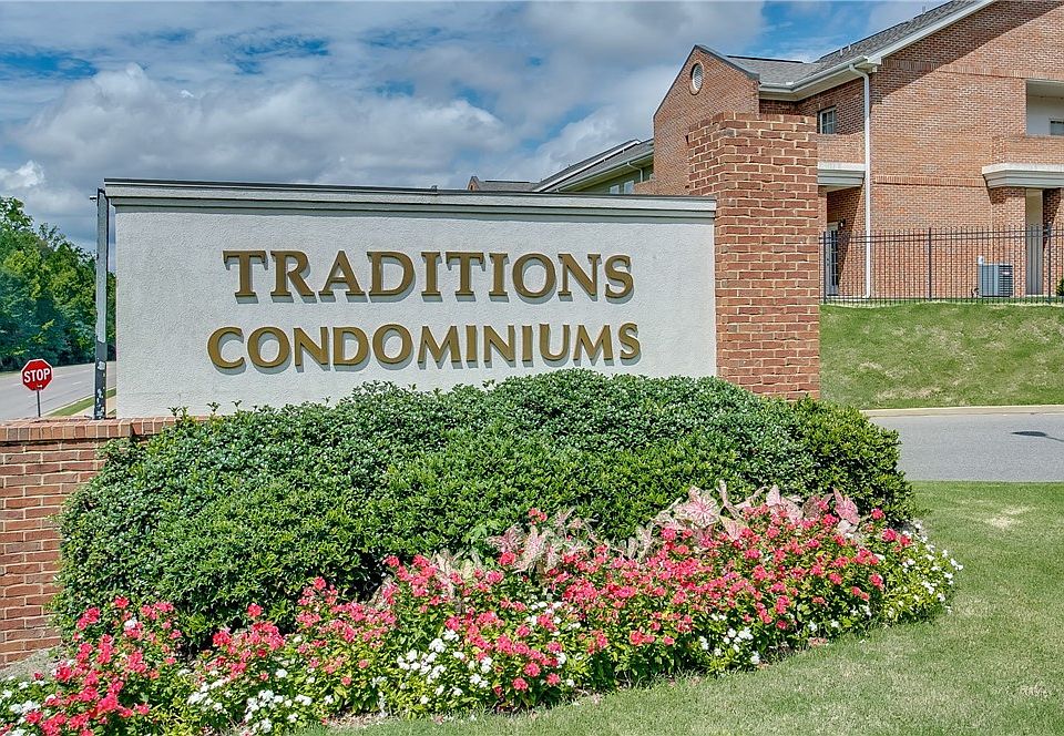 1st image of 3218 Veterans Memorial Pkwy APT 2106