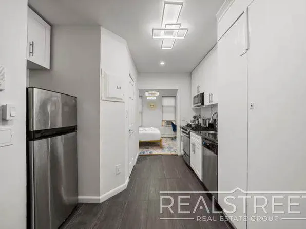 109 Madison Street image 3 of 8