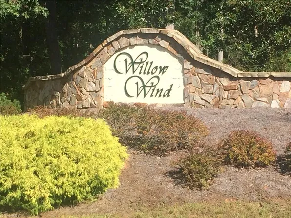 6302 Willow Wind Dr, Greensboro, NC 27406