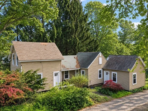 136 Montague City Rd, Greenfield, MA 01301