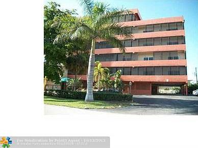 5th image of 3212 NE 12th St APT 306