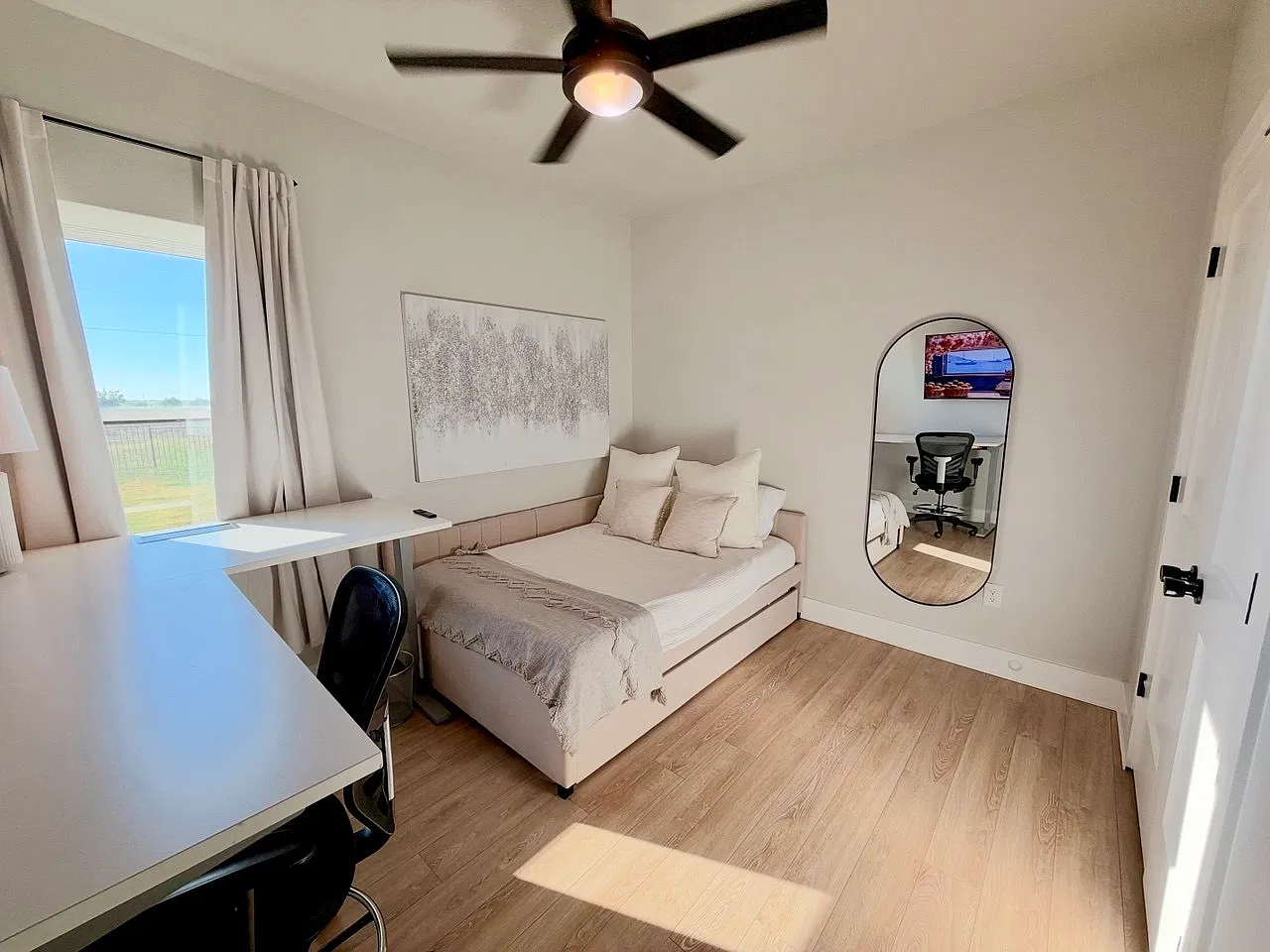 3 bed, 2085 sqft, $1,550 — Photo 2