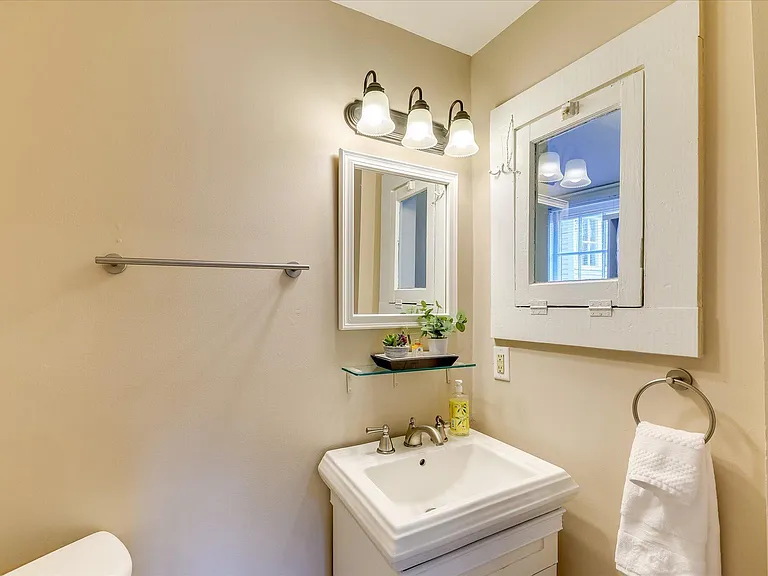241 Laurens St SW #C — Photo 17
