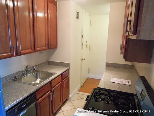 Rented by Bohemia Realty Group | media 20