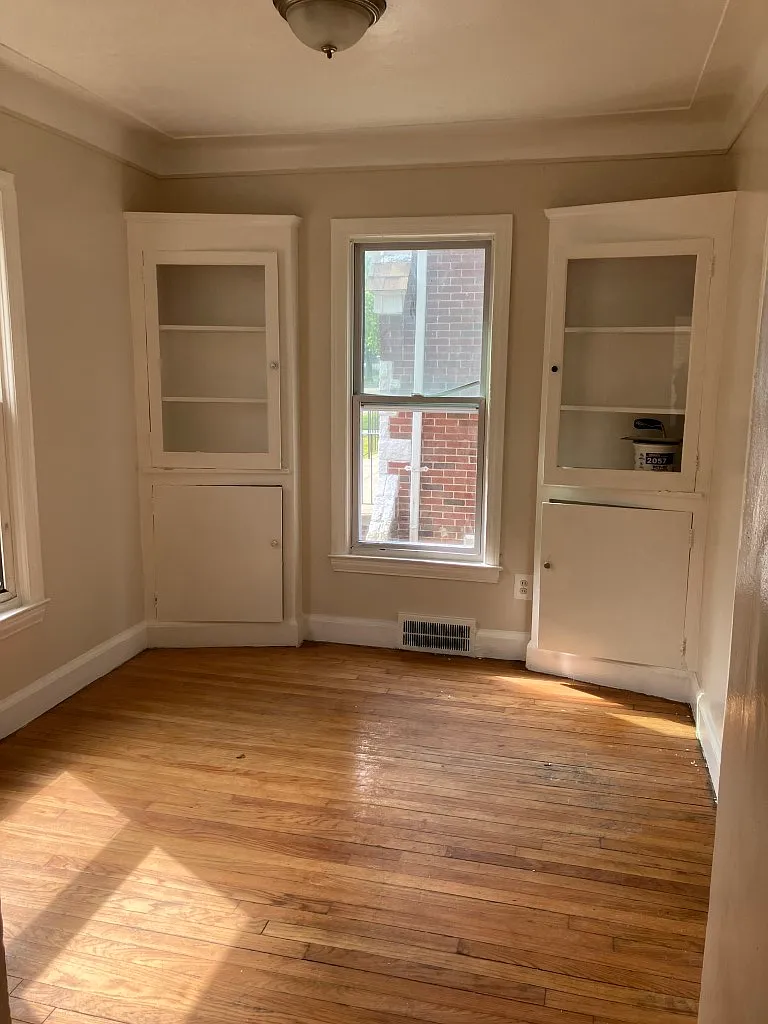 4 bed, 1.5 bath, 1594 sqft, $1,300 — Photo 2