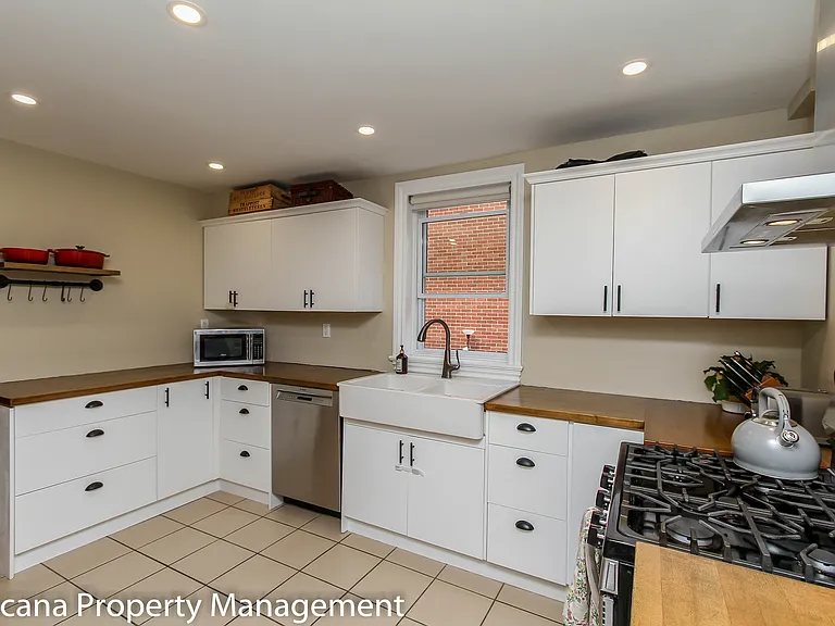 294 Crichton St #1 — Photo 8
