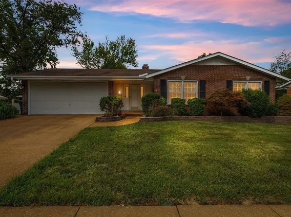 5134 Towne Centre Dr, Saint Louis, MO 63128