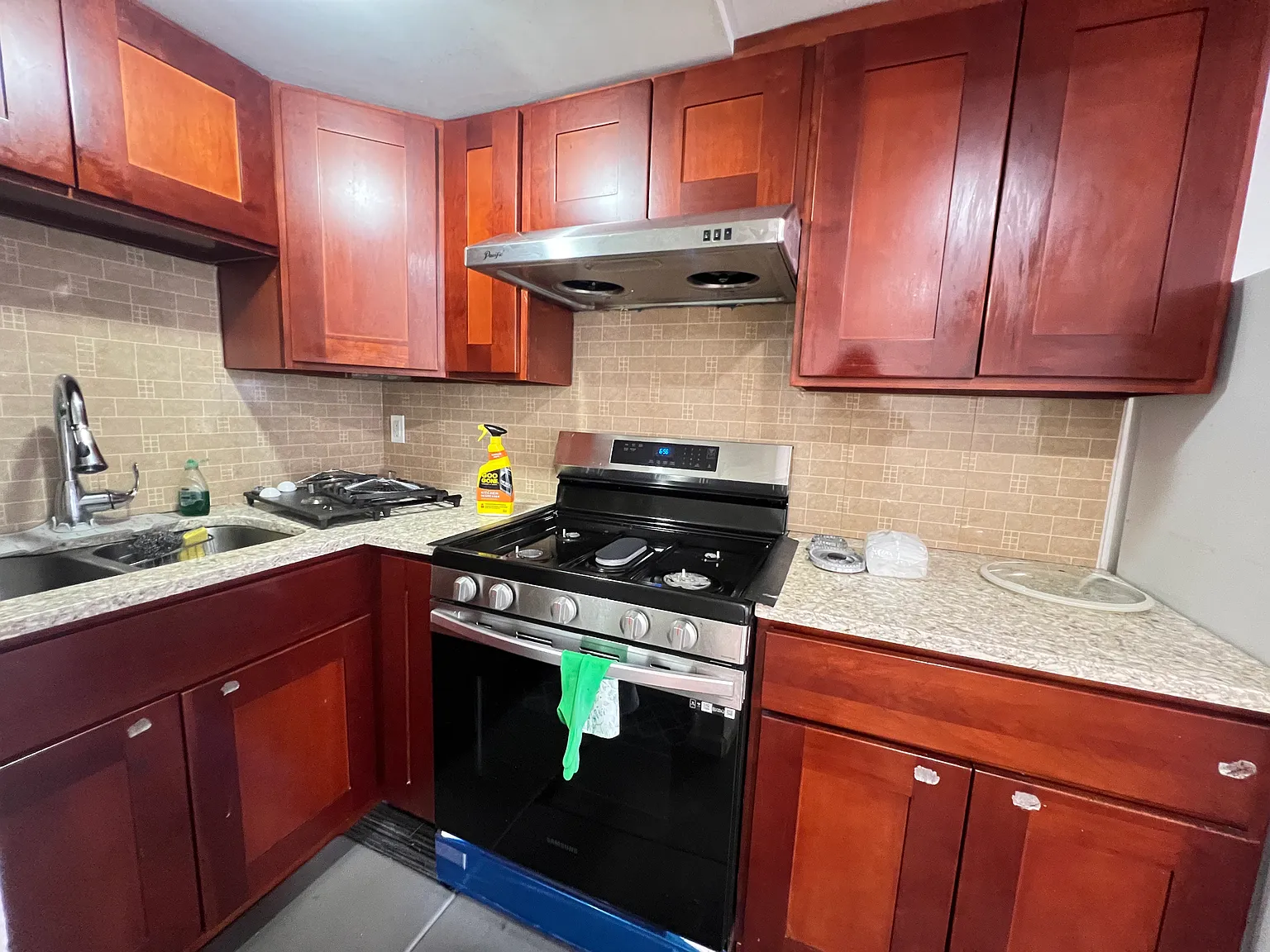 2 bed, 650 sqft, $2,400 — Photo 2