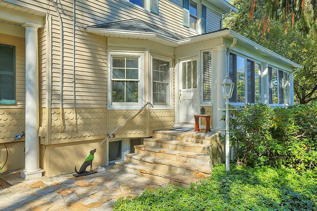 4 bed, 2.5 bath, 1954 sqft, $7,900 — Photo 2