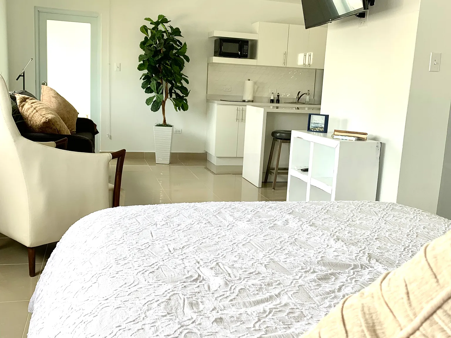 Studio, 1000 sqft, $1,700 — Photo 4